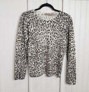Kim Rogers Cheetah Animal Print Crew Neck Pullover Sweater Gray & White EUC Sm